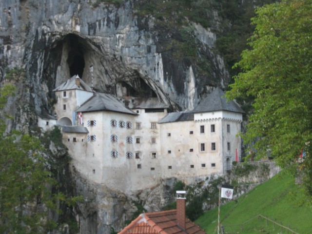 GROTTE DI POSTUMIA e CASTELLO DI PREDJAMA